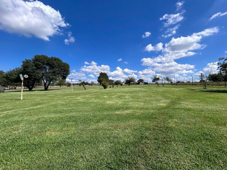 5 Bedroom Property for Sale in Lindequesdrif North West
